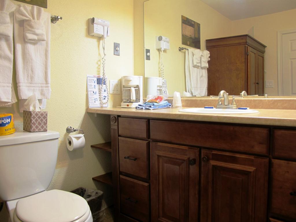 Anchorage Uptown Suites Rom bilde